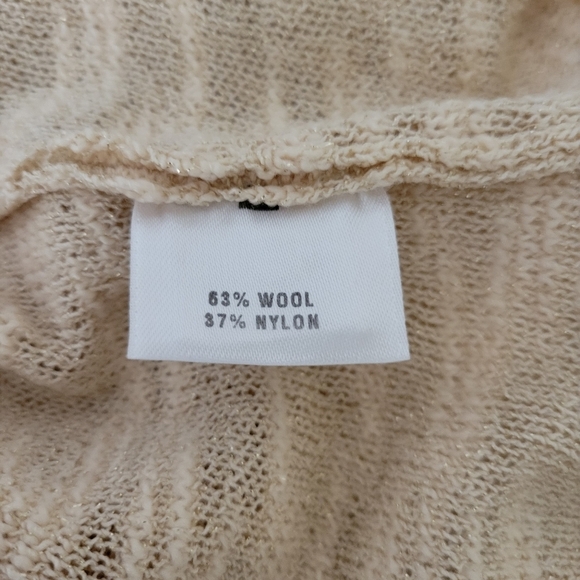 St. John Sport Top Size P - Picture 5 of 5